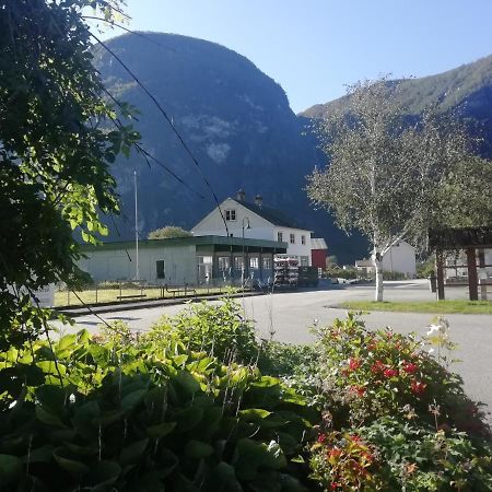 Adventure Hotel & Guesthouse Eidfjord New Exteriör bild
